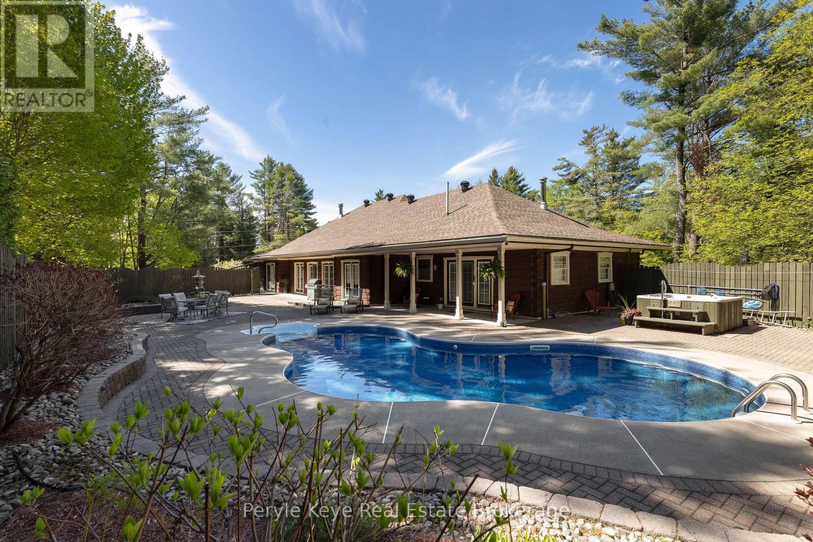 1 Kevin Crescent, Bracebridge, Ontario  P1L 1A7 - Photo 1 - X13212362