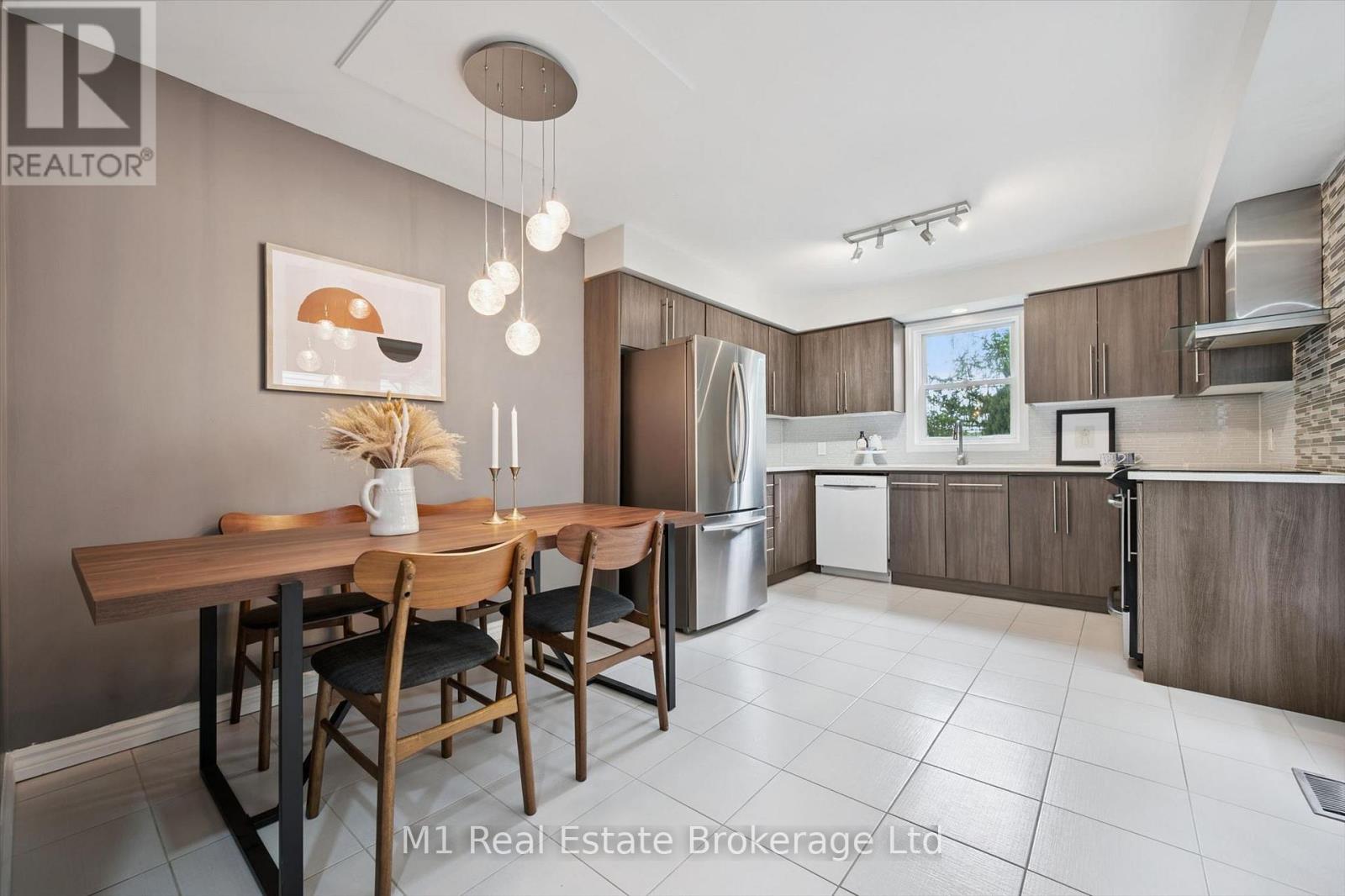 668 Jacob Lane, Waterloo, Ontario  N2V 2G9 - Photo 4 - X13212380
