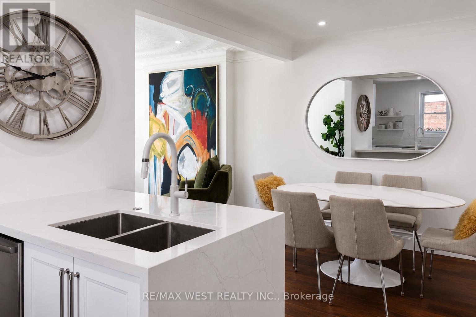 12 Brentwood Road S, Toronto, Ontario  M8Z 3N2 - Photo 8 - W13208198