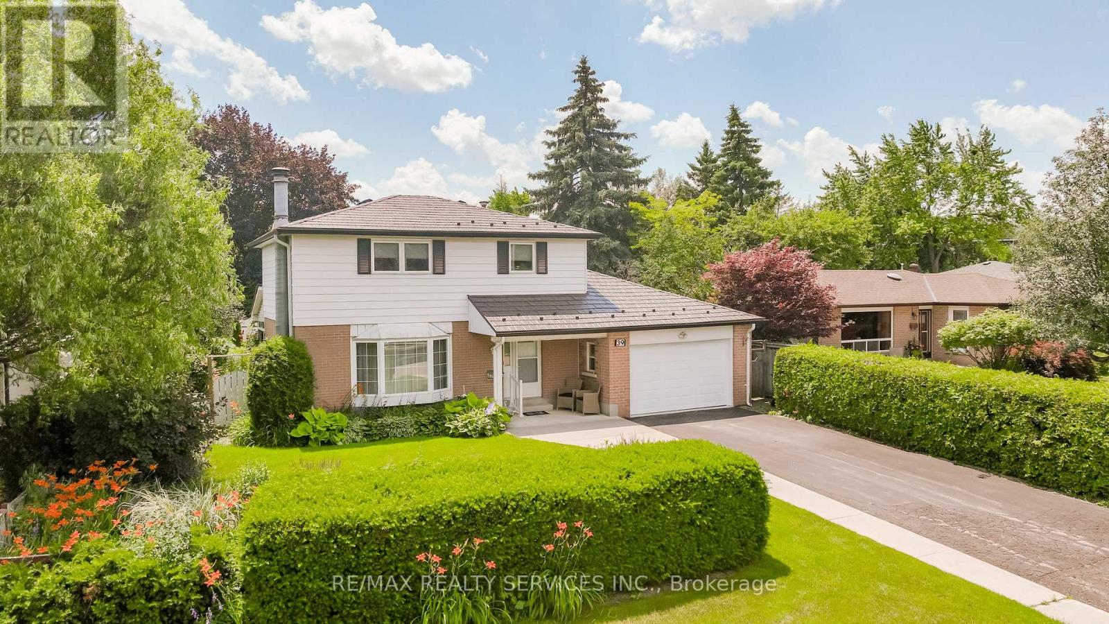 39 Dunblaine Crescent, Brampton, Ontario  L6T 3H1 - Photo 2 - W12747718
