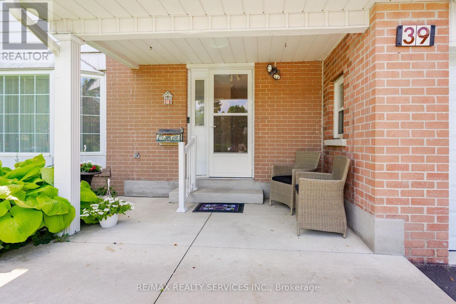 39 Dunblaine Crescent, Brampton, Ontario  L6T 3H1 - Photo 3 - W12747718