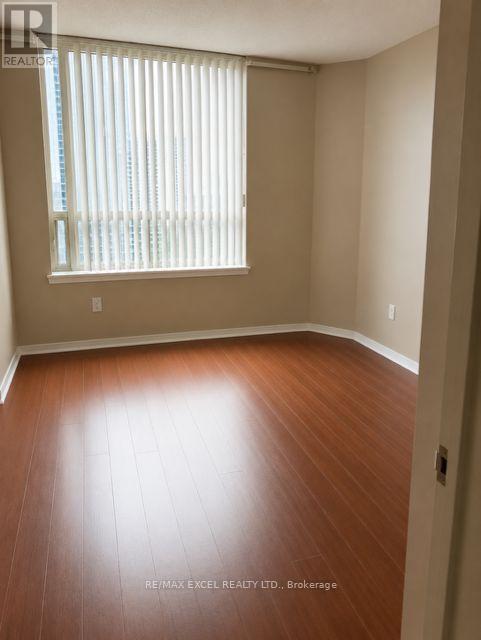 18 Hillcrest Avenue, Toronto, Ontario  M2N 6T5 - Photo 4 - C13212300