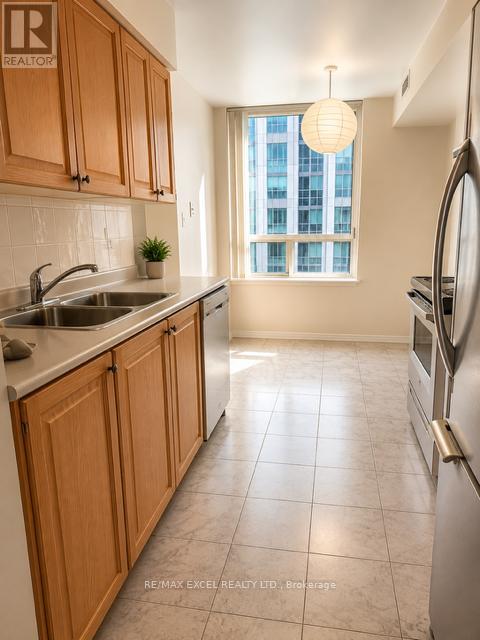 18 Hillcrest Avenue, Toronto, Ontario  M2N 6T5 - Photo 5 - C13212300