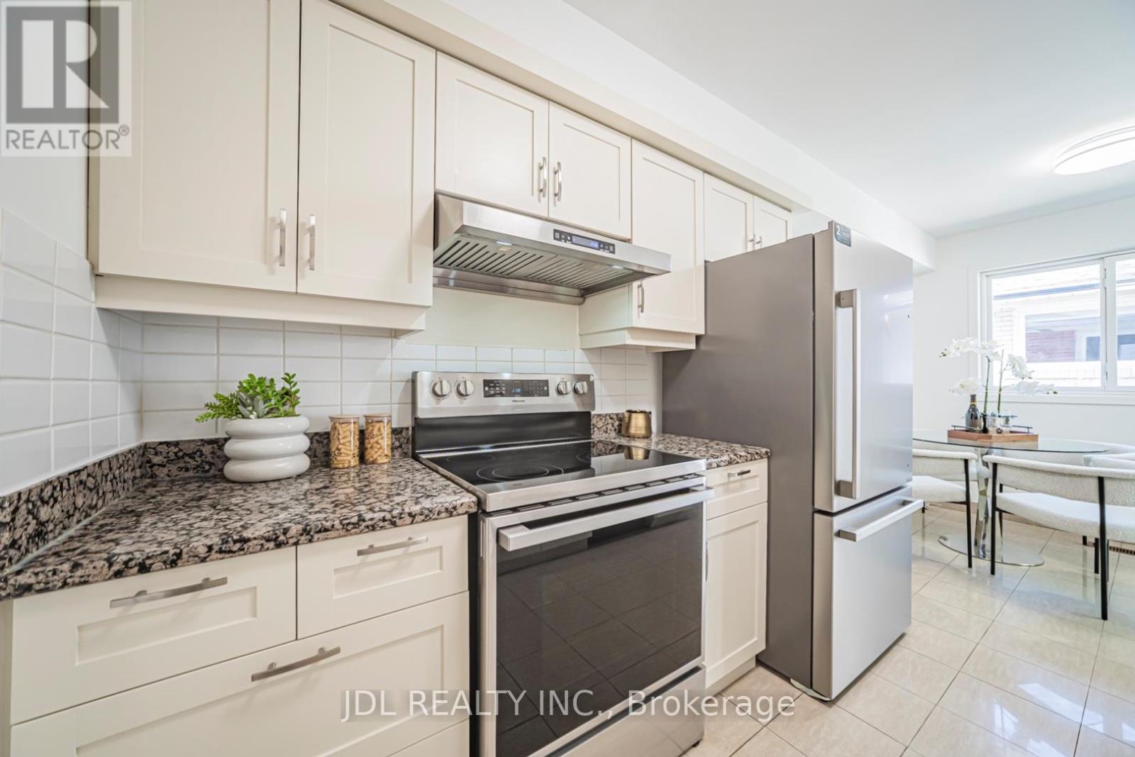 58 Bestview Drive, Toronto, Ontario  M2M 2X9 - Photo 11 - C13212308