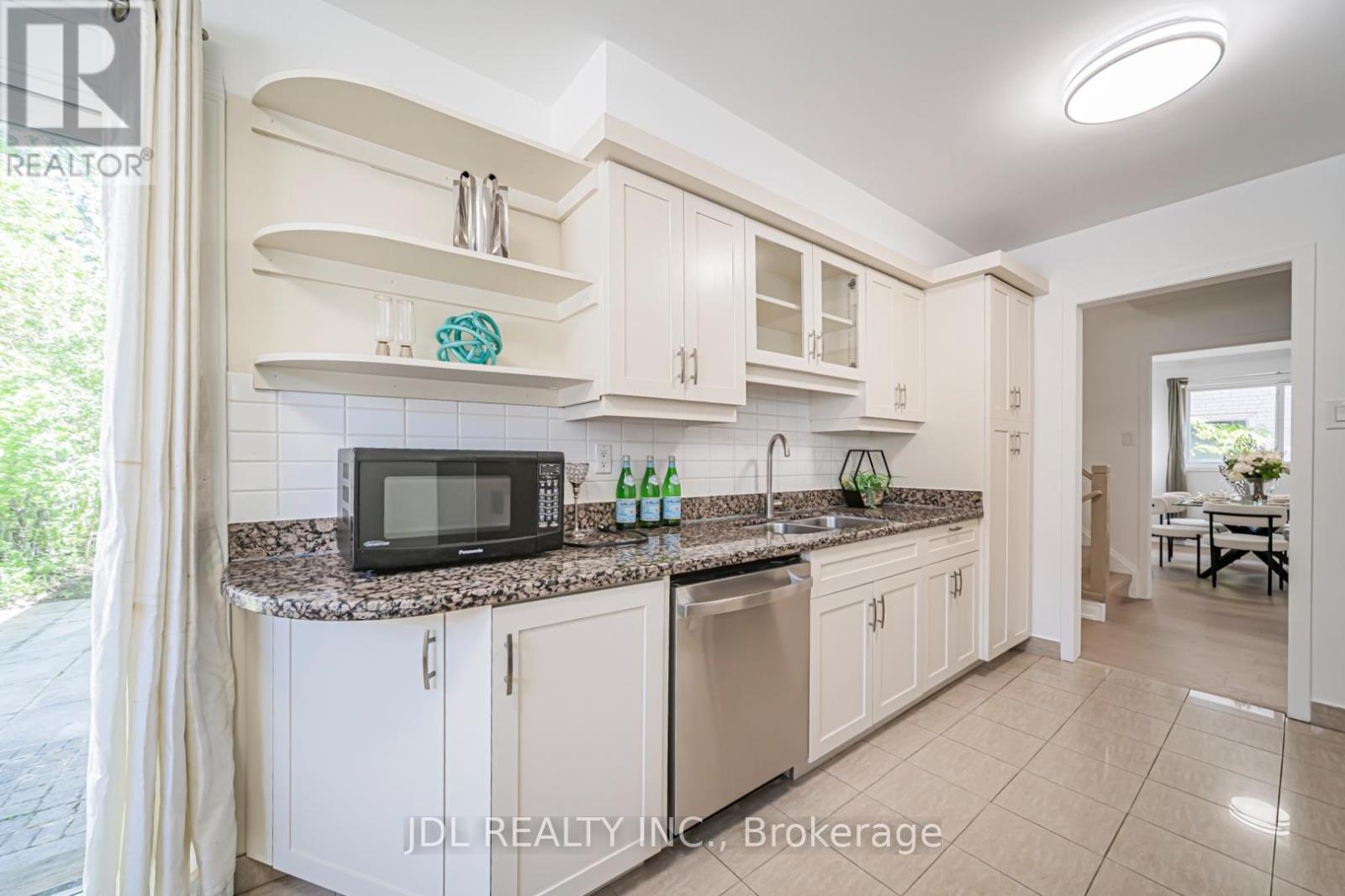 58 Bestview Drive, Toronto, Ontario  M2M 2X9 - Photo 13 - C13212308