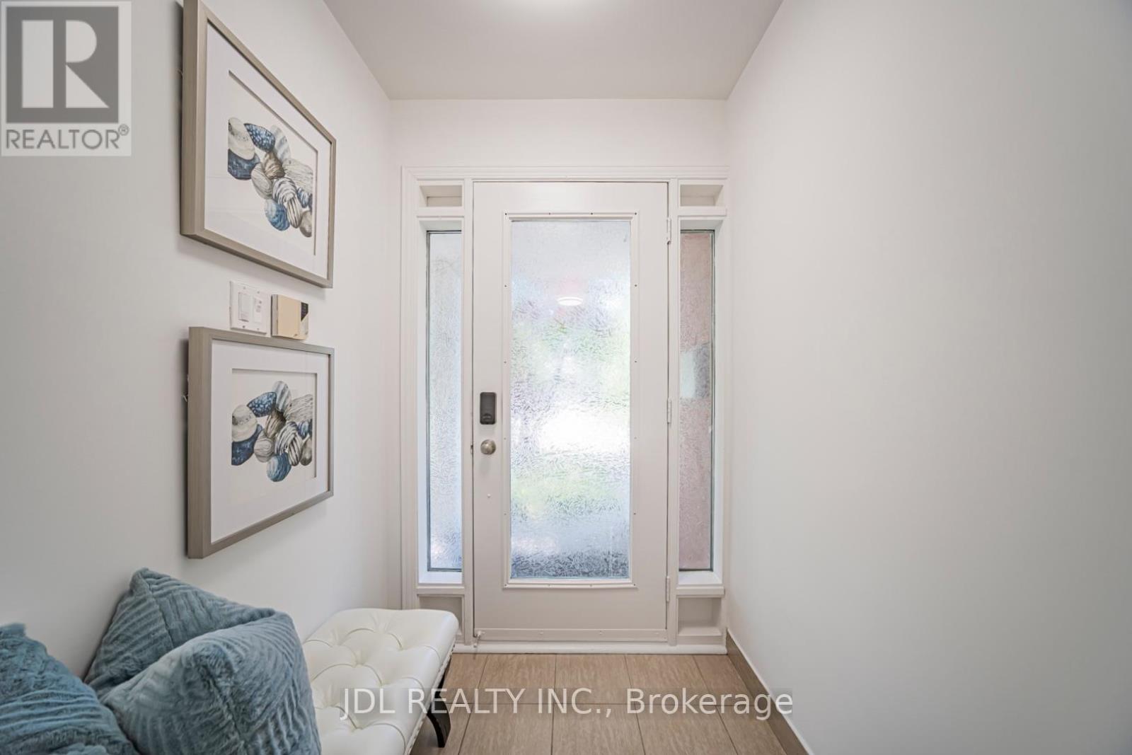 58 Bestview Drive, Toronto, Ontario  M2M 2X9 - Photo 4 - C13212308