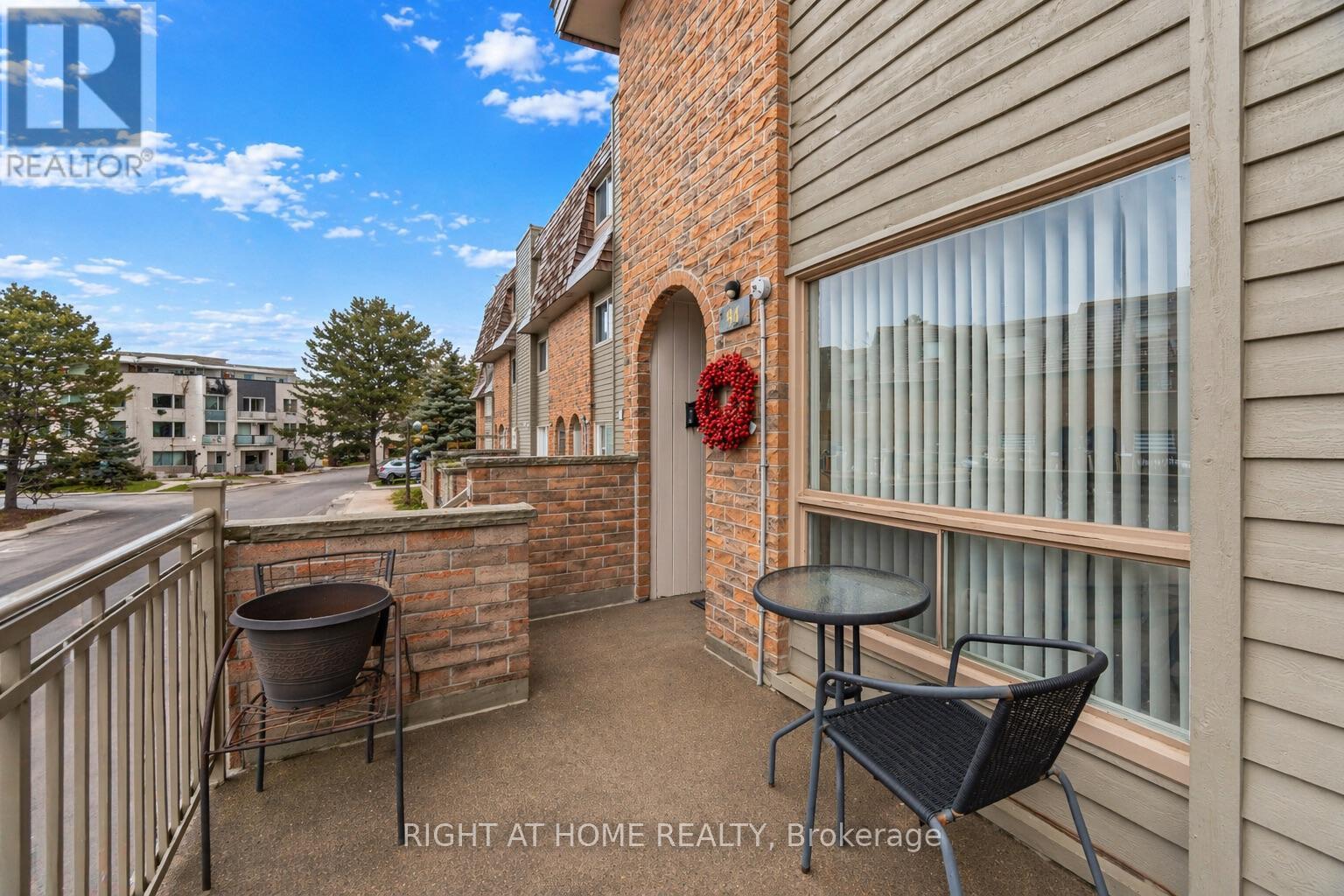 94 Dutch Myrtle Way, Toronto, Ontario  M3B 3K8 - Photo 3 - C13212314