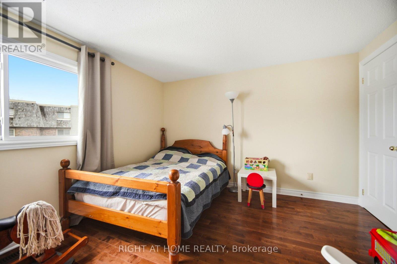 94 Dutch Myrtle Way, Toronto, Ontario  M3B 3K8 - Photo 30 - C13212314