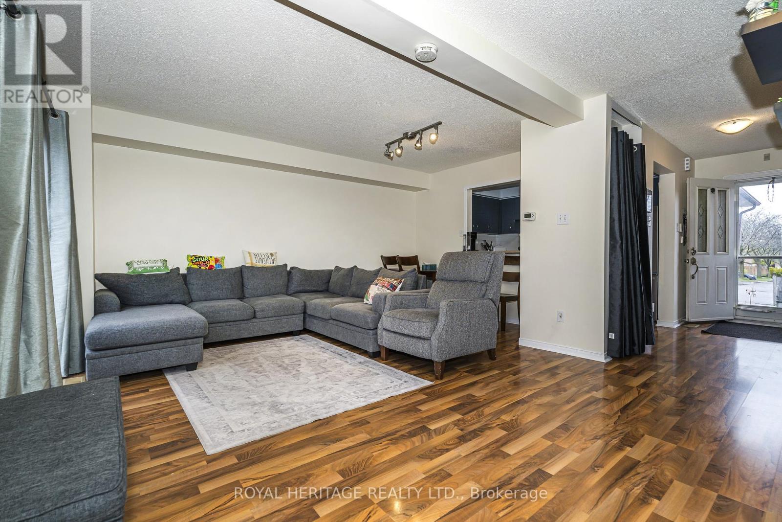 35 Hughes Crescent, Ajax, Ontario  L1T 3P9 - Photo 9 - E13212348