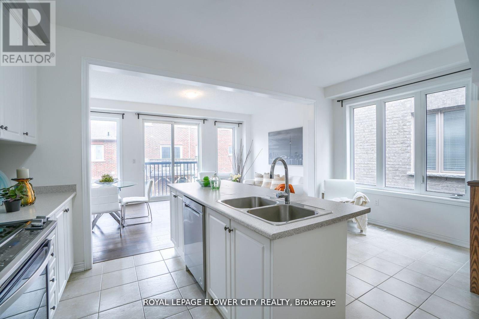 14 Faye Street, Brampton, Ontario  L6P 4M9 - Photo 7 - W13212304