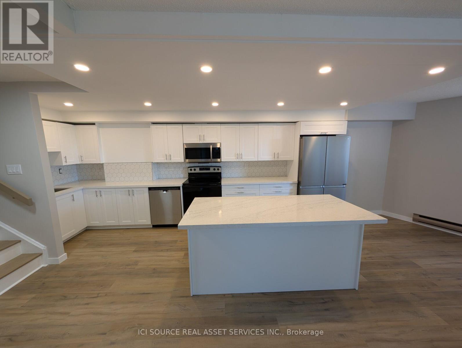 E3 - 284 Mill Road, Toronto, Ontario  M9C 4W6 - Photo 2 - W13212402