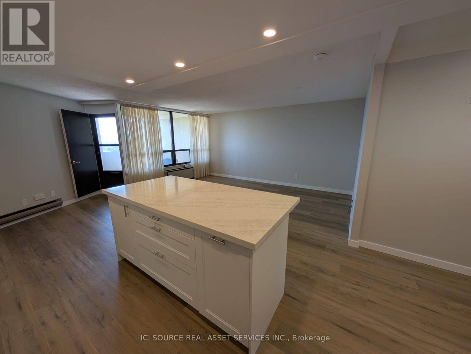 E3 - 284 Mill Road, Toronto, Ontario  M9C 4W6 - Photo 3 - W13212402