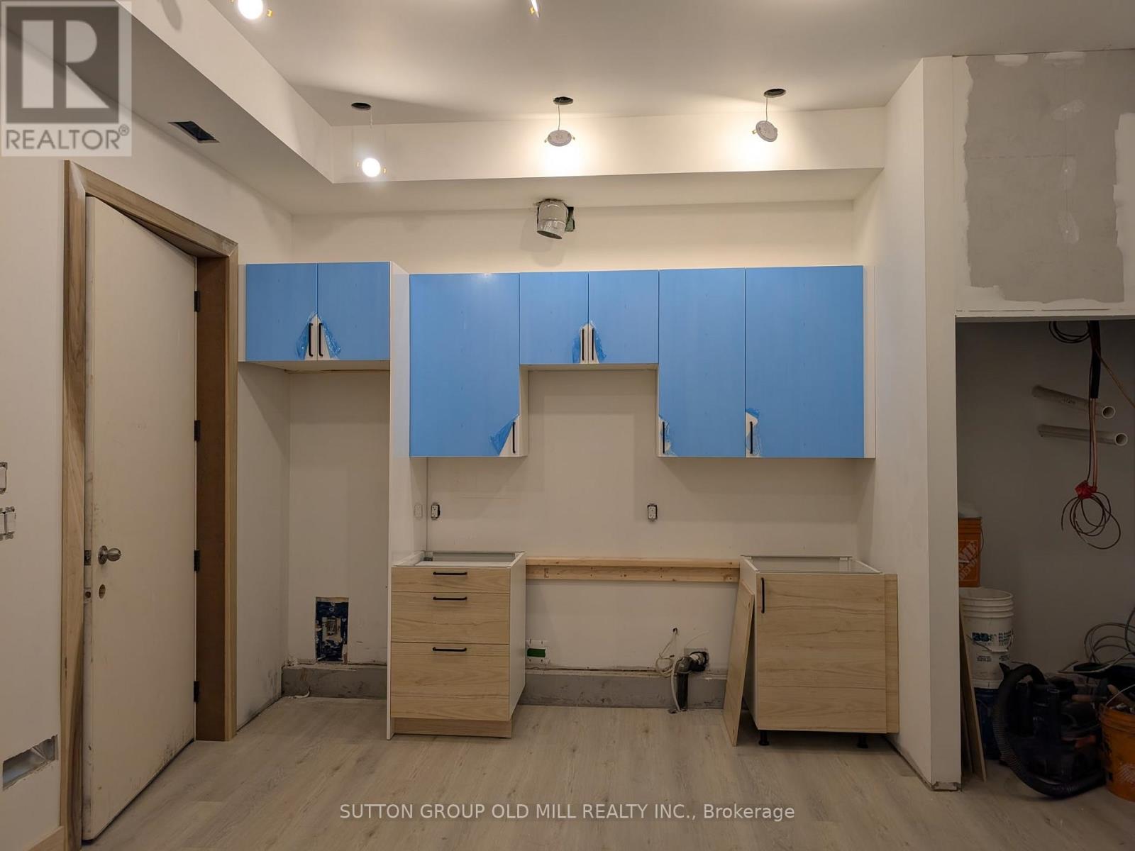 05 - 625 Harvie Avenue, Toronto, Ontario  M6E 4M4 - Photo 6 - W13212406
