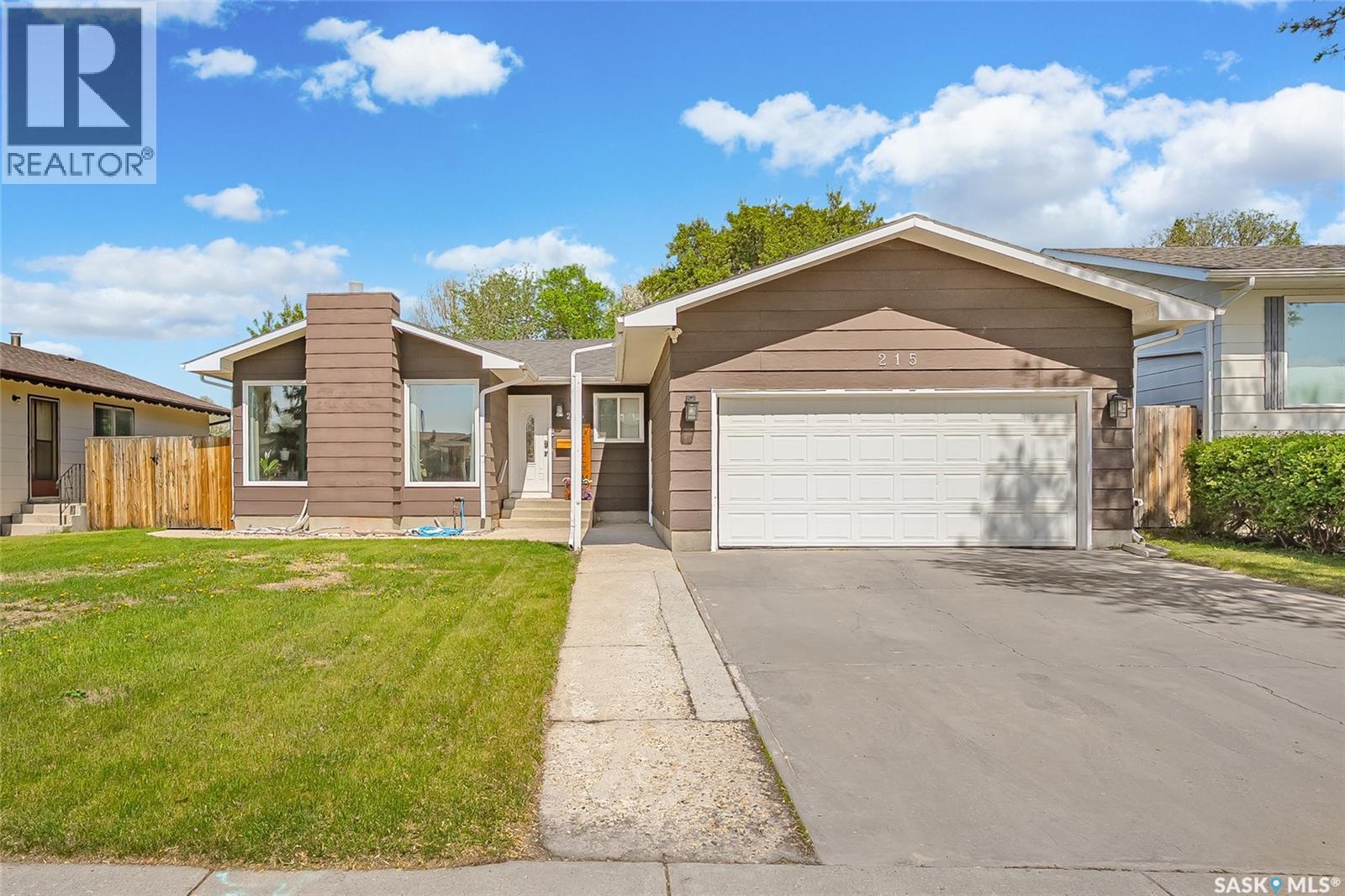 215 Neatby Crescent, Saskatoon, Saskatchewan  S7M 4W9 - Photo 1 - SK037404