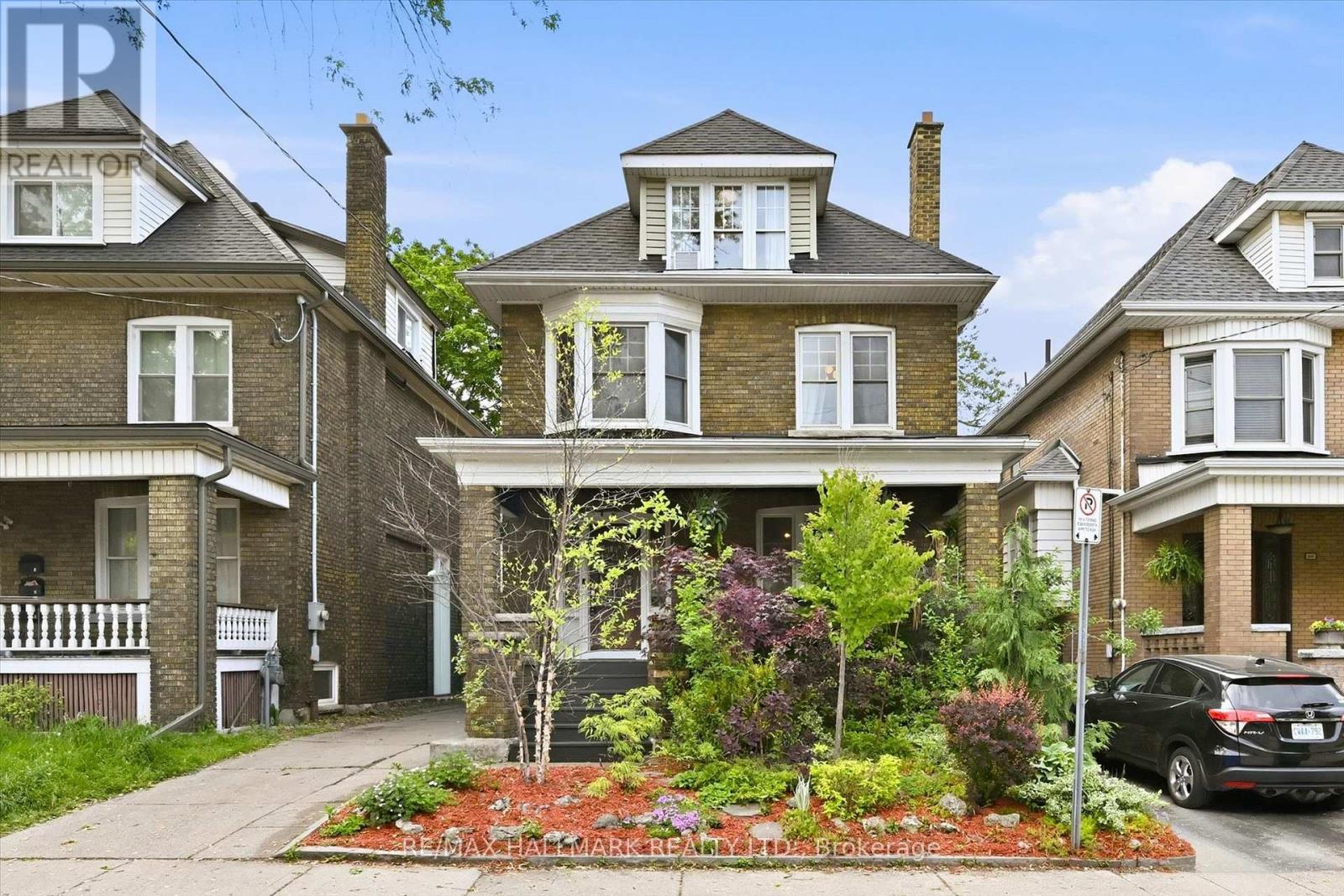 102 CARRICK AVENUE, Hamilton, Ontario