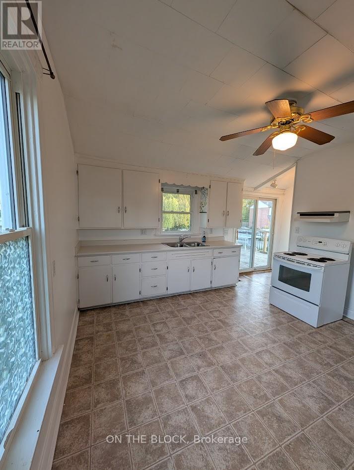 5a South Edgeware Road, St. Thomas, Ontario  N5P 2G8 - Photo 2 - X13212390