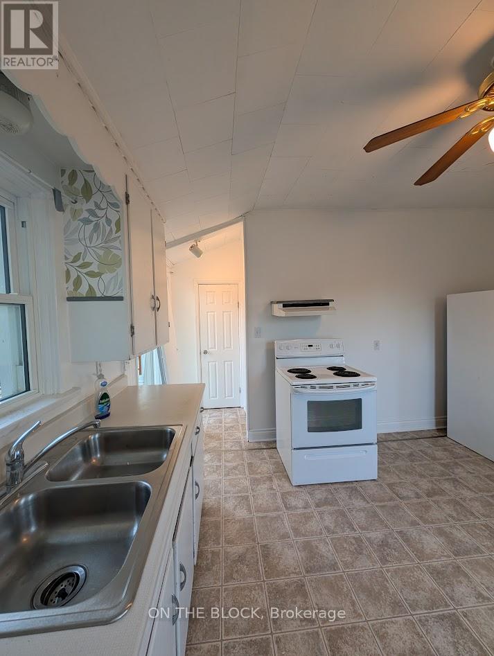 5a South Edgeware Road, St. Thomas, Ontario  N5P 2G8 - Photo 4 - X13212390