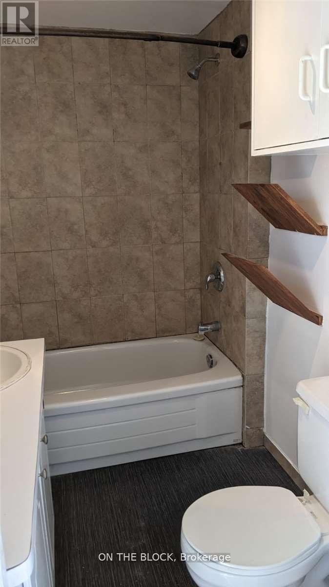 5a South Edgeware Road, St. Thomas, Ontario  N5P 2G8 - Photo 5 - X13212390