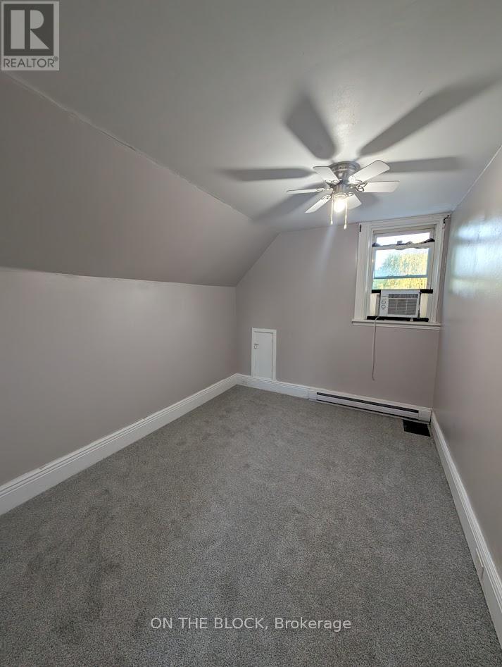 5b South Edgeware Road, St. Thomas, Ontario  N5P 2G8 - Photo 5 - X13212404