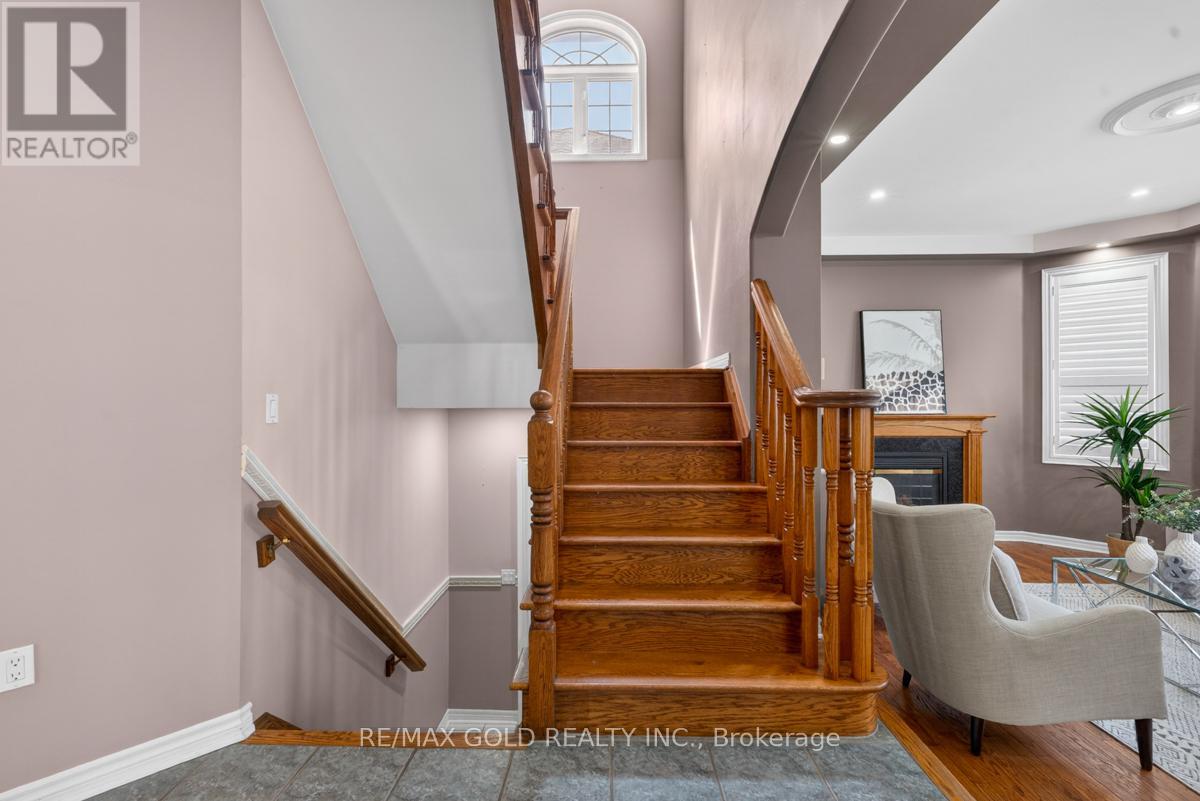 61 Whitwell Drive, Brampton, Ontario  L6P 1E5 - Photo 11 - W13209244