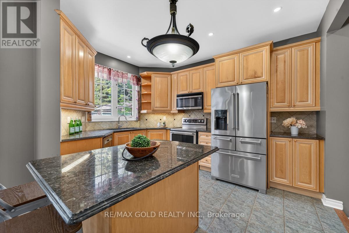 61 Whitwell Drive, Brampton, Ontario  L6P 1E5 - Photo 18 - W13209244