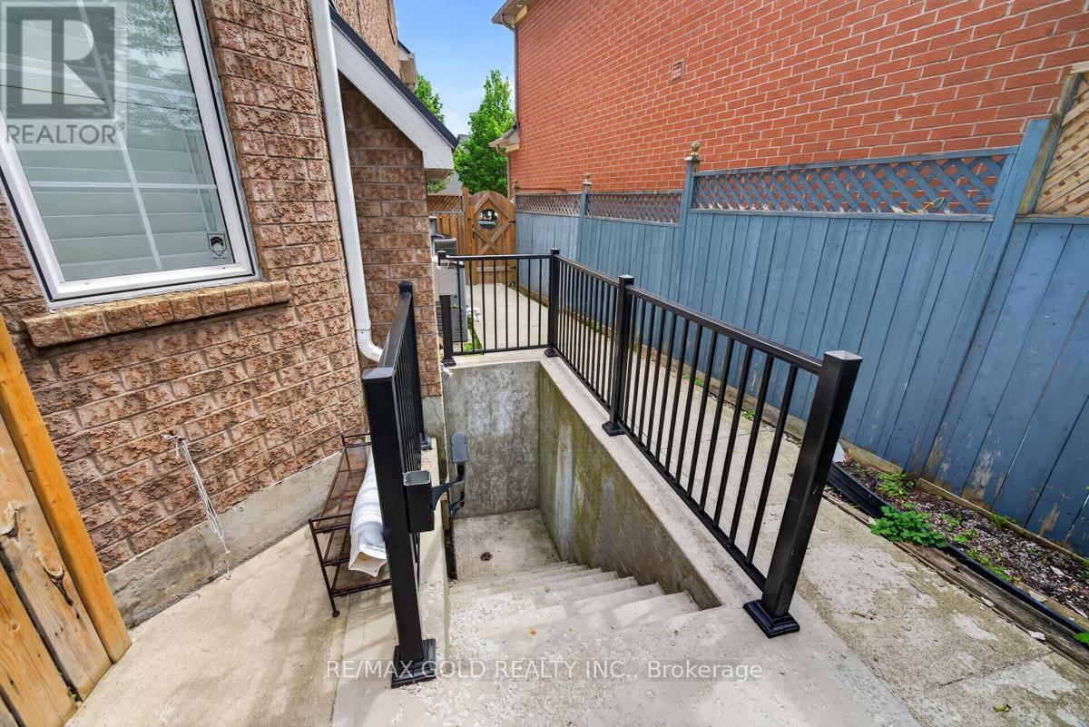 61 Whitwell Drive, Brampton, Ontario  L6P 1E5 - Photo 37 - W13209244