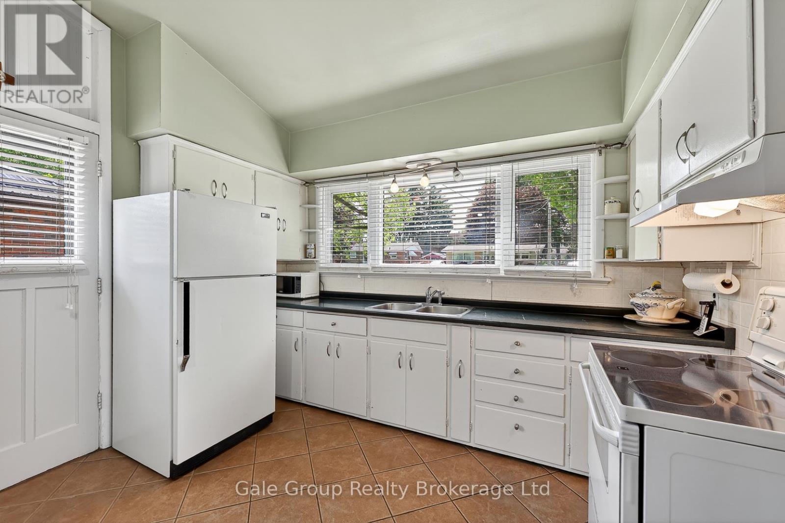 308 Willowgrove Crescent, Woodstock, Ontario N4S 7N4 - Photo 12 - X13212420