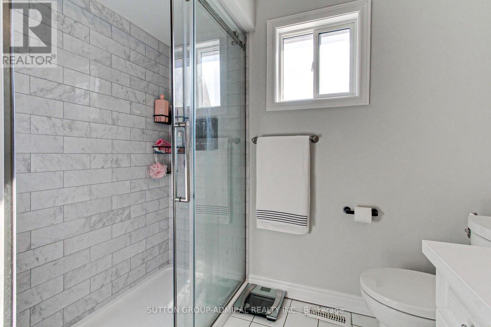 87 Stemmle Drive, Aurora, Ontario  L4G 6N4 - Photo 17 - N12761466