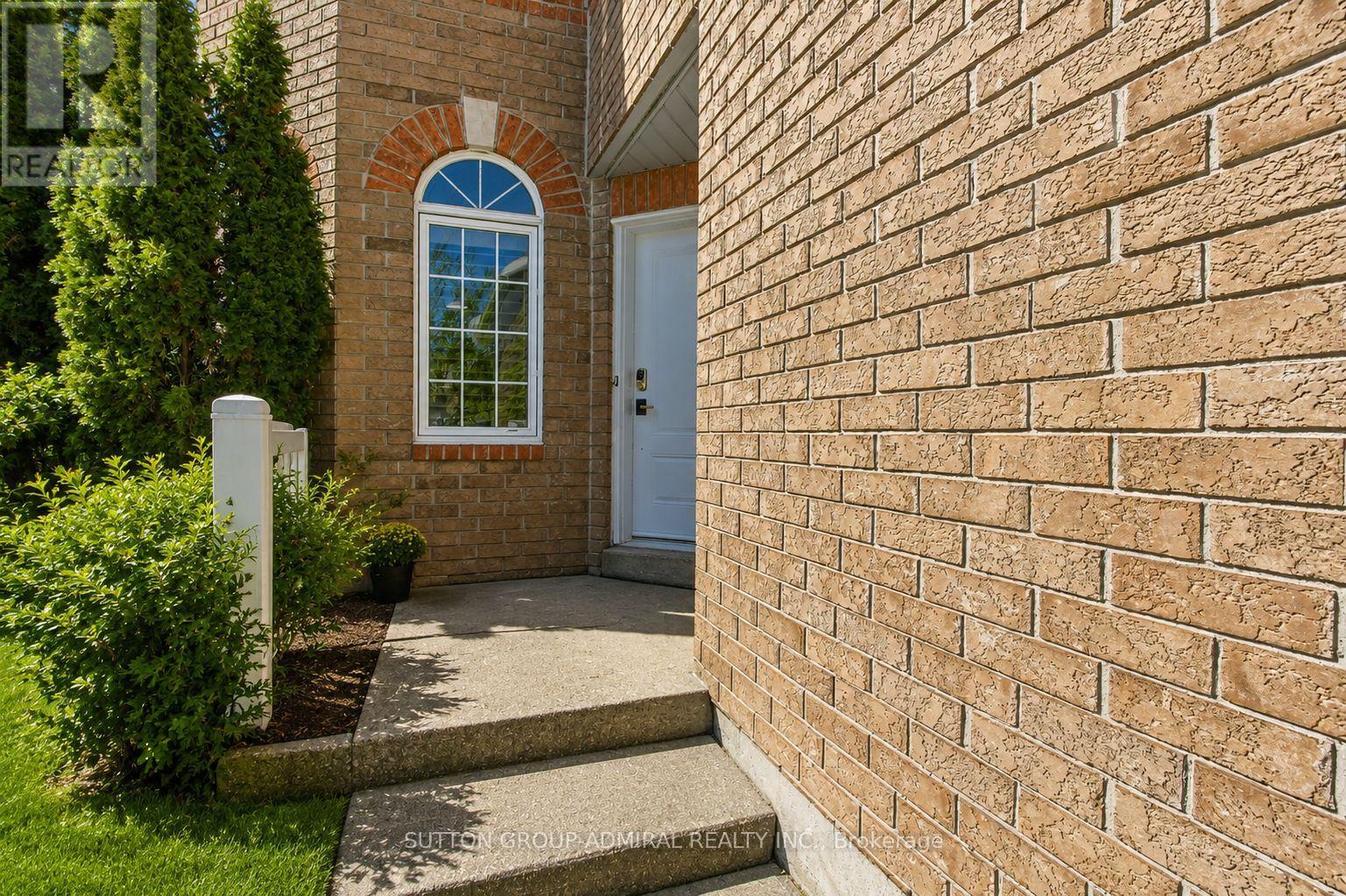 87 Stemmle Drive, Aurora, Ontario  L4G 6N4 - Photo 4 - N12761466