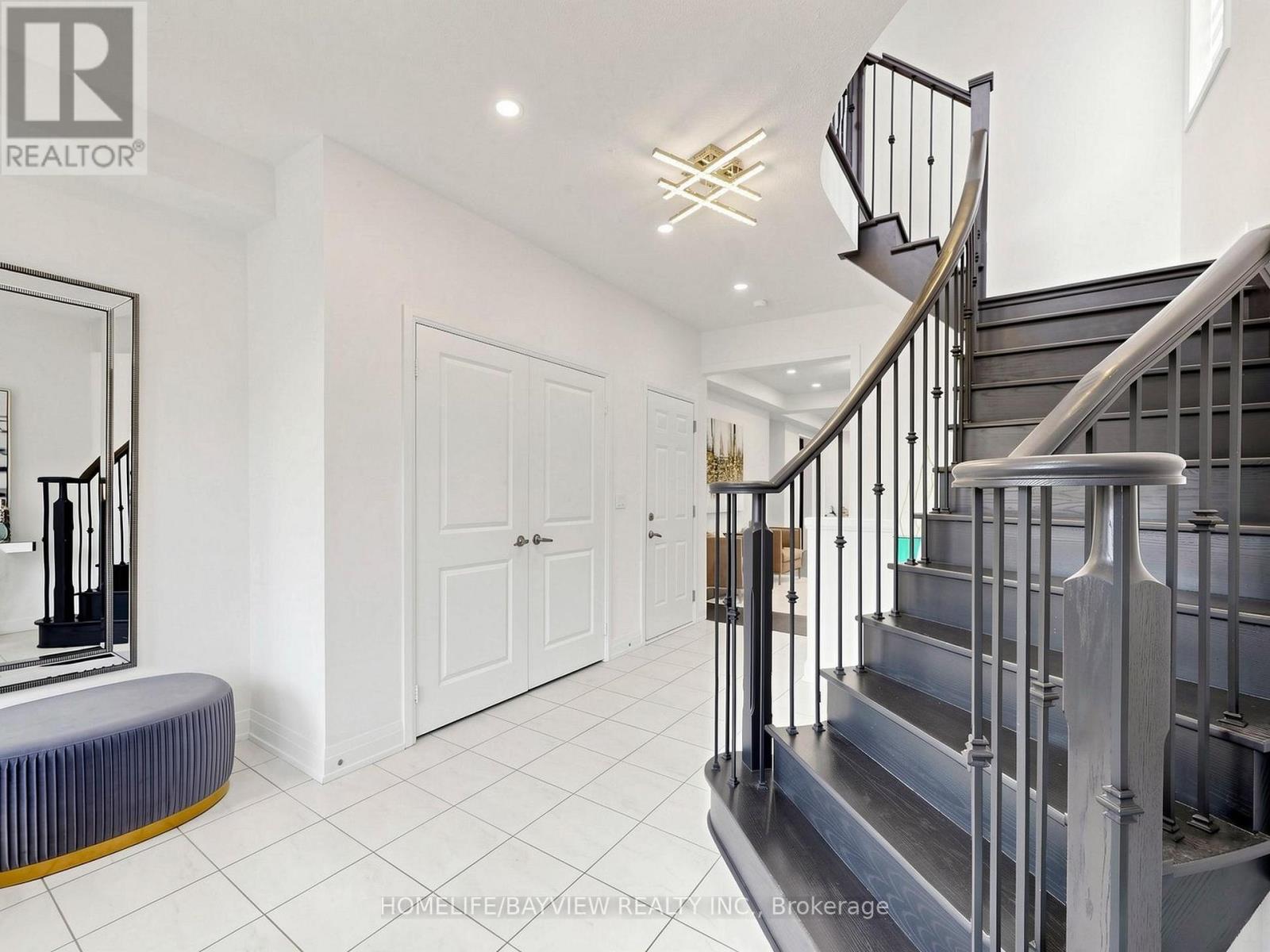 62 Pear Blossom Way, East Gwillimbury, Ontario  L9N 0S9 - Photo 4 - N13212494