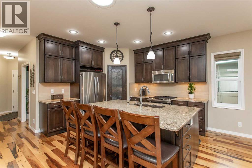 42 Vista Close, Red Deer, Alberta  T4R 0N8 - Photo 4 - A2310816