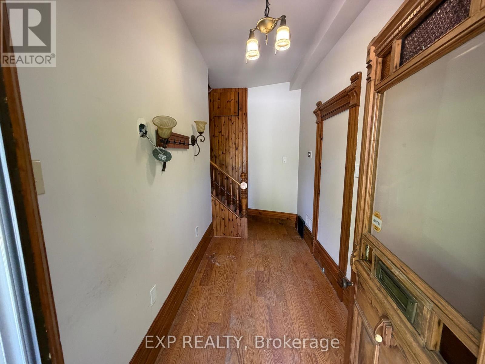 Upper - 22 First Street, Orangeville, Ontario  L9W 2C7 - Photo 3 - W13212432