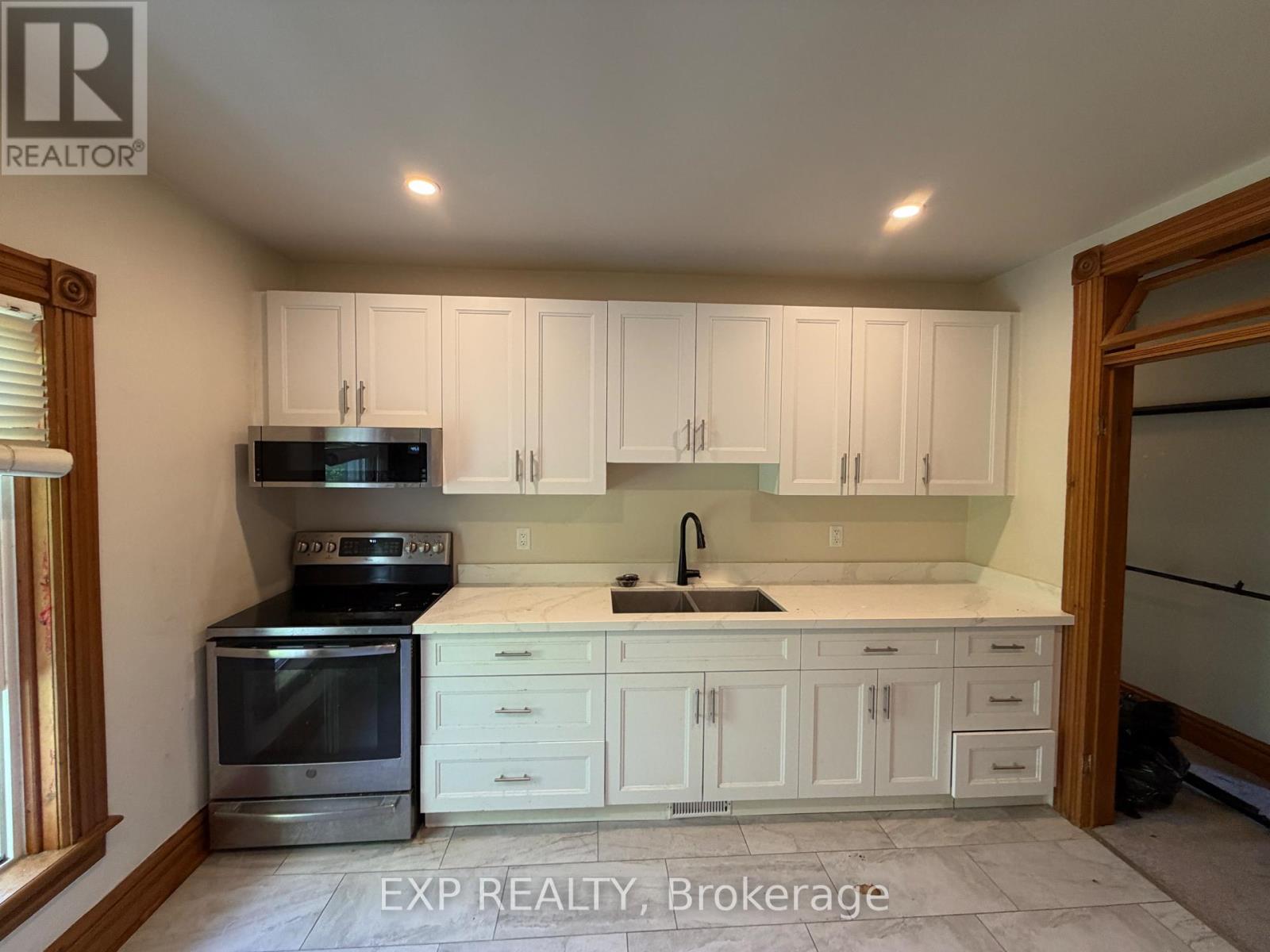 Upper - 22 First Street, Orangeville, Ontario  L9W 2C7 - Photo 6 - W13212432
