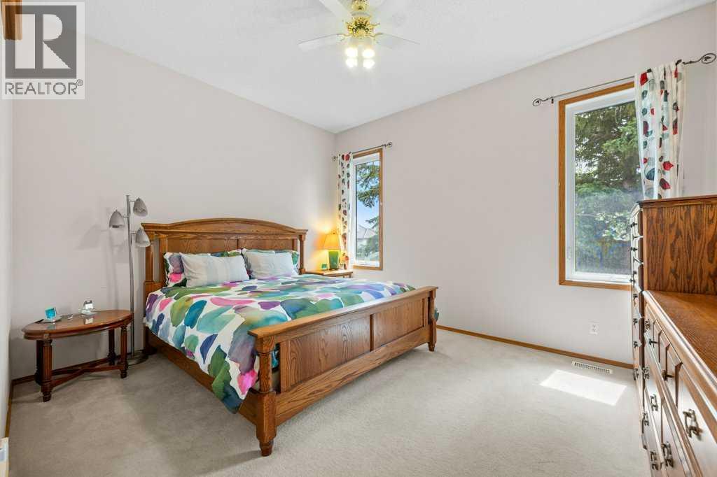 125 Woodpark Close Sw, Calgary, Alberta  T2W 6H1 - Photo 20 - A2313625