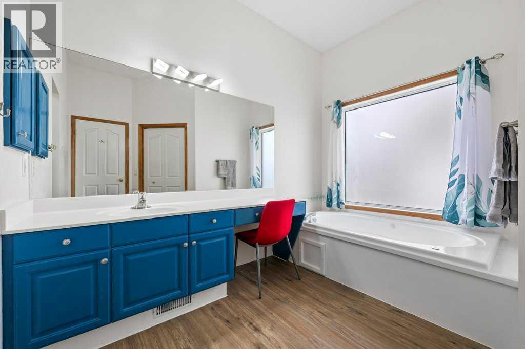 125 Woodpark Close Sw, Calgary, Alberta  T2W 6H1 - Photo 22 - A2313625