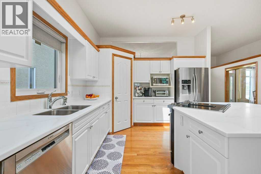 125 Woodpark Close Sw, Calgary, Alberta  T2W 6H1 - Photo 6 - A2313625