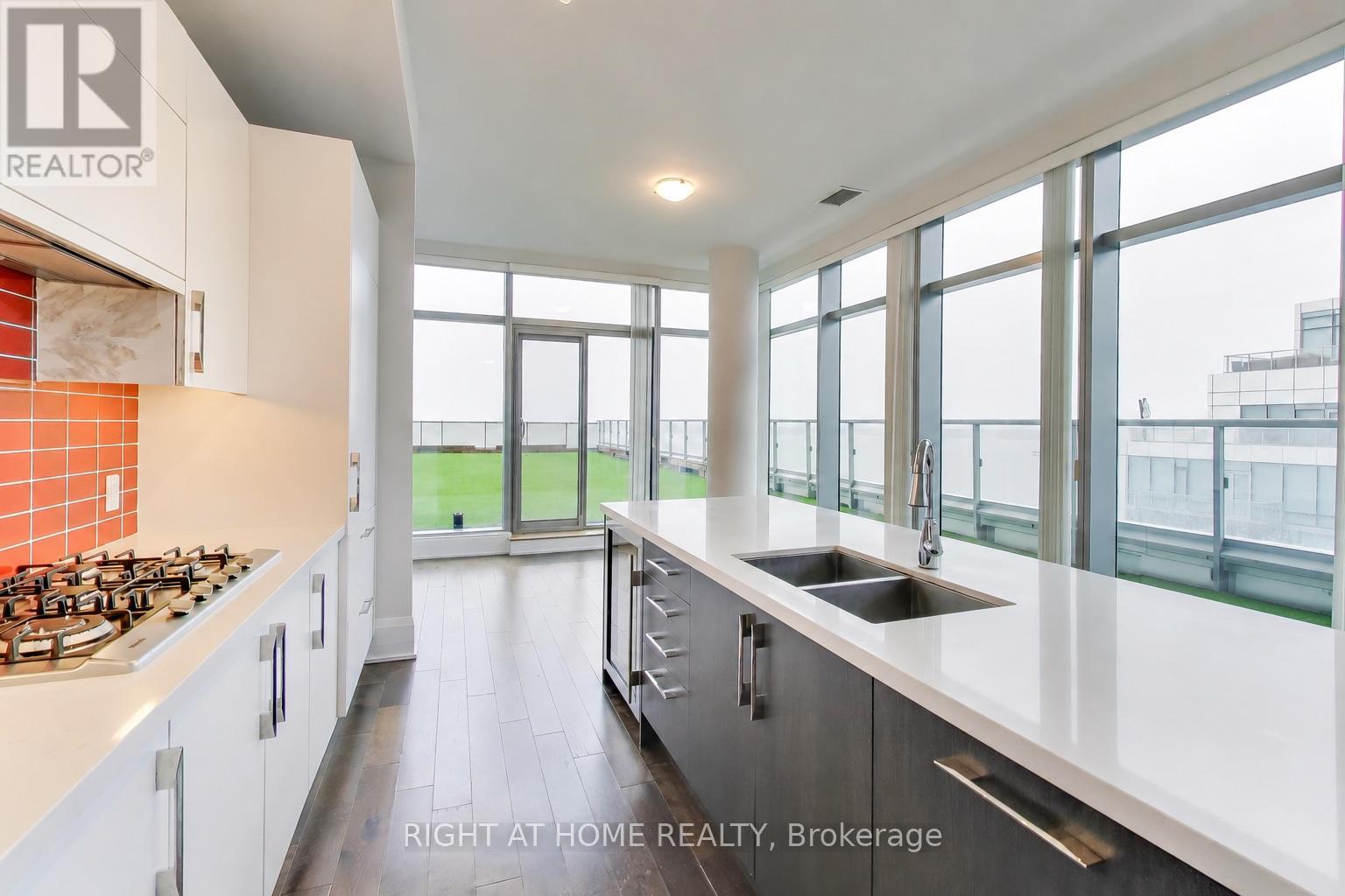 1126 - 39 Queens Quay E, Toronto, Ontario  M5E 0A5 - Photo 1 - C13212518