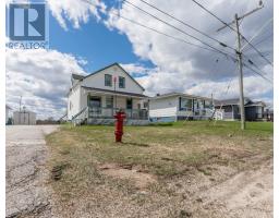 32 FRONTENAC CRESCENT, Kapuskasing, Ontario