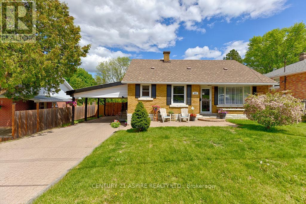 227 CLEMOW AVENUE, Pembroke, Ontario