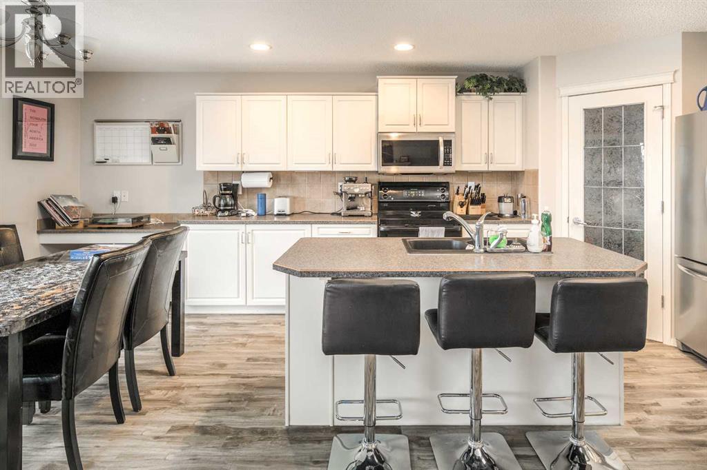 4 Springbank Bay Sw, Calgary, Alberta  T3H 5E4 - Photo 8 - A2309329