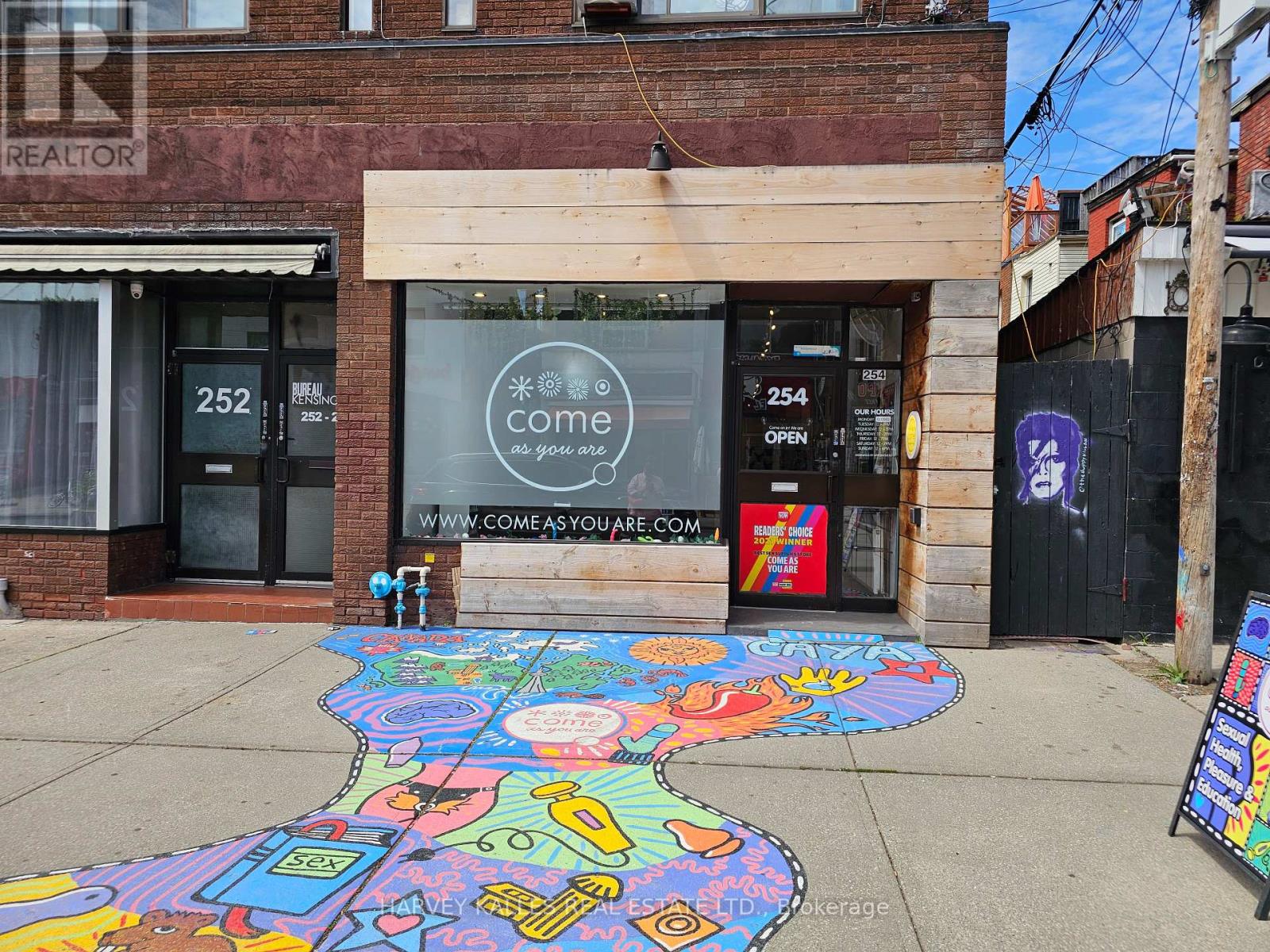 Ground Floor - 254 Augusta Avenue, Toronto, Ontario  M5T 2L7 - Photo 1 - C13212586