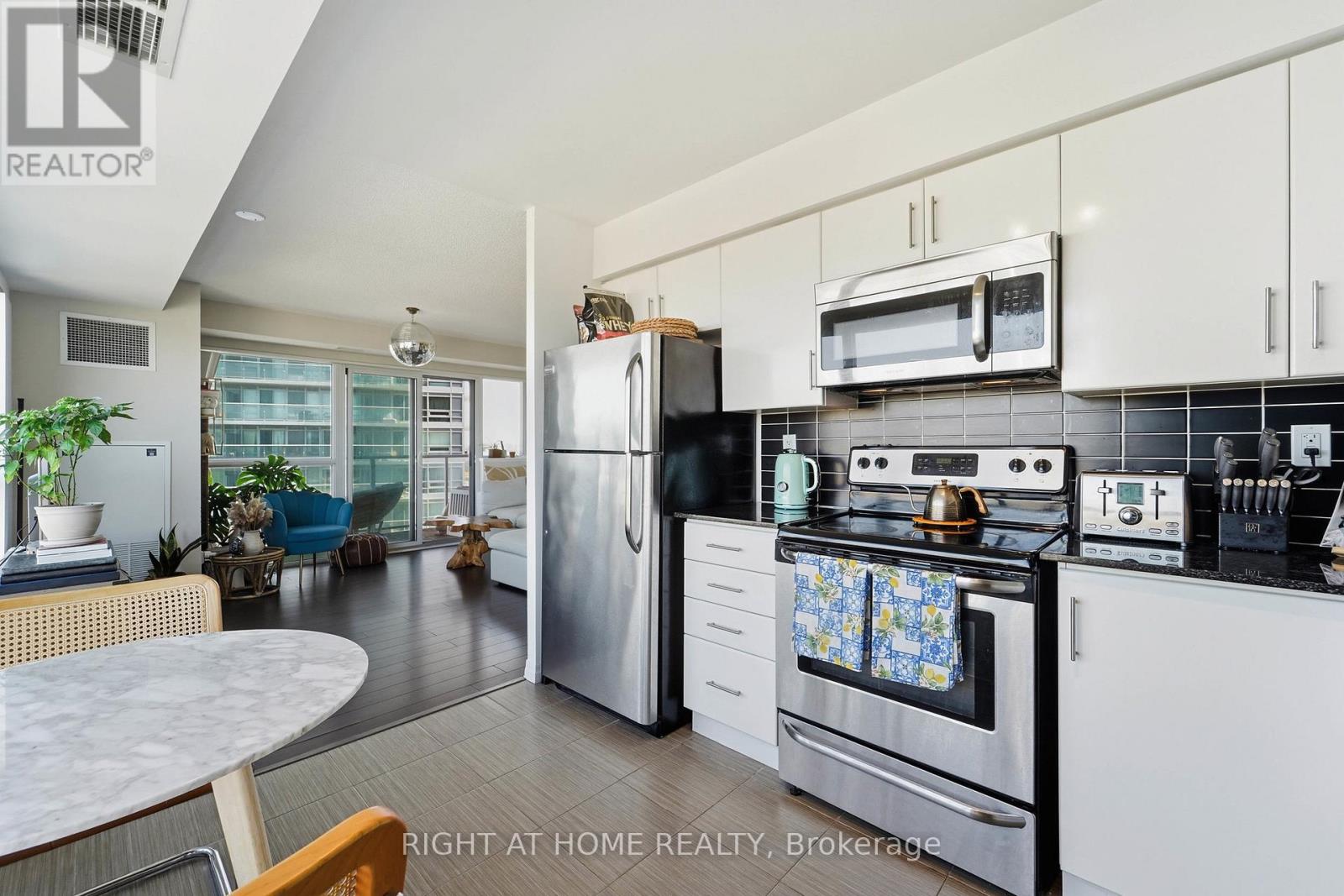 1402 - 275 Yorkland Road, Toronto, Ontario  M2J 0B4 - Photo 11 - C13212604