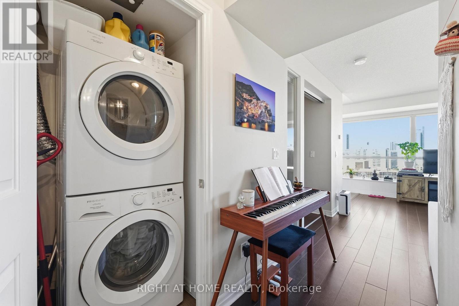 1402 - 275 Yorkland Road, Toronto, Ontario  M2J 0B4 - Photo 4 - C13212604