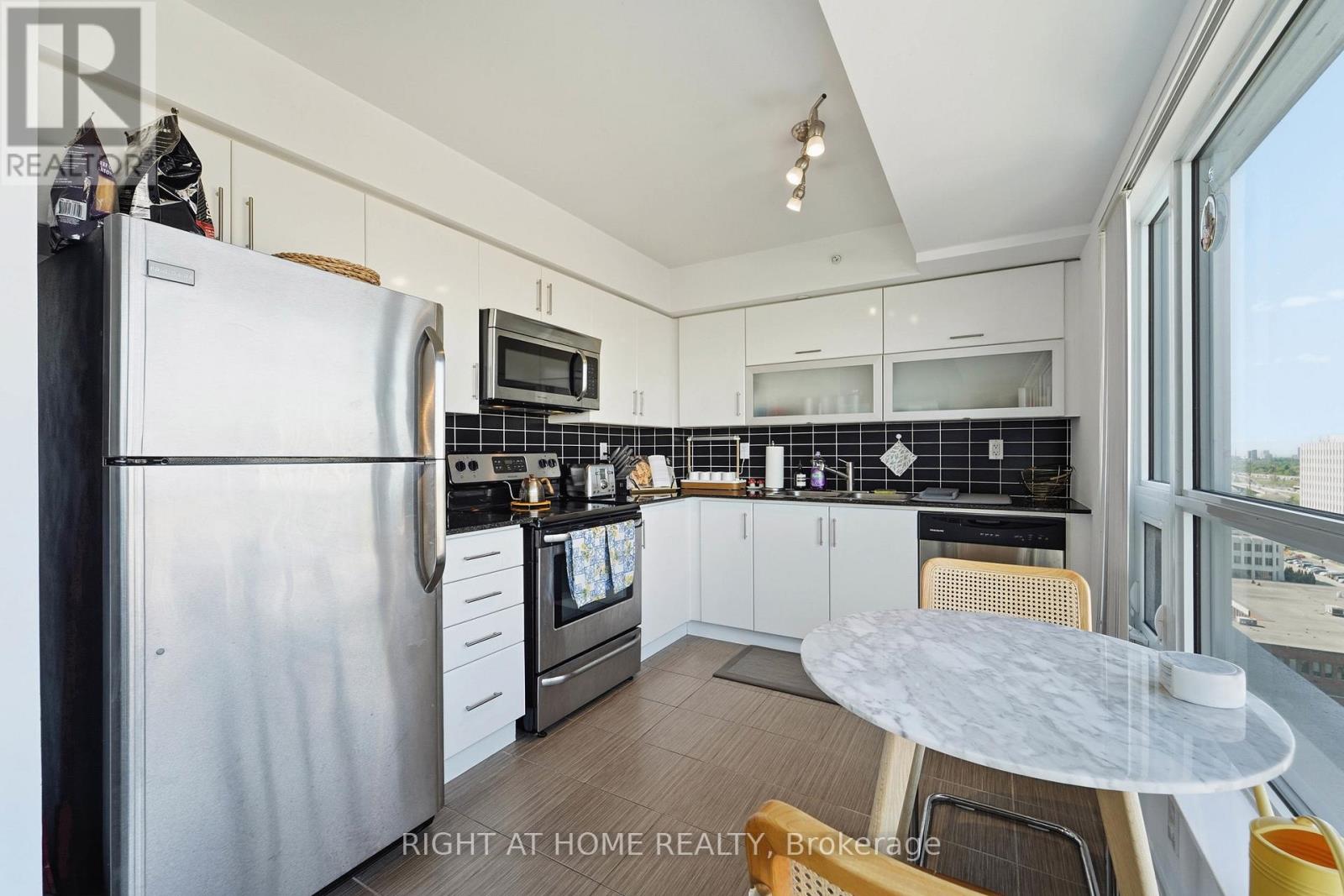 1402 - 275 Yorkland Road, Toronto, Ontario  M2J 0B4 - Photo 9 - C13212604