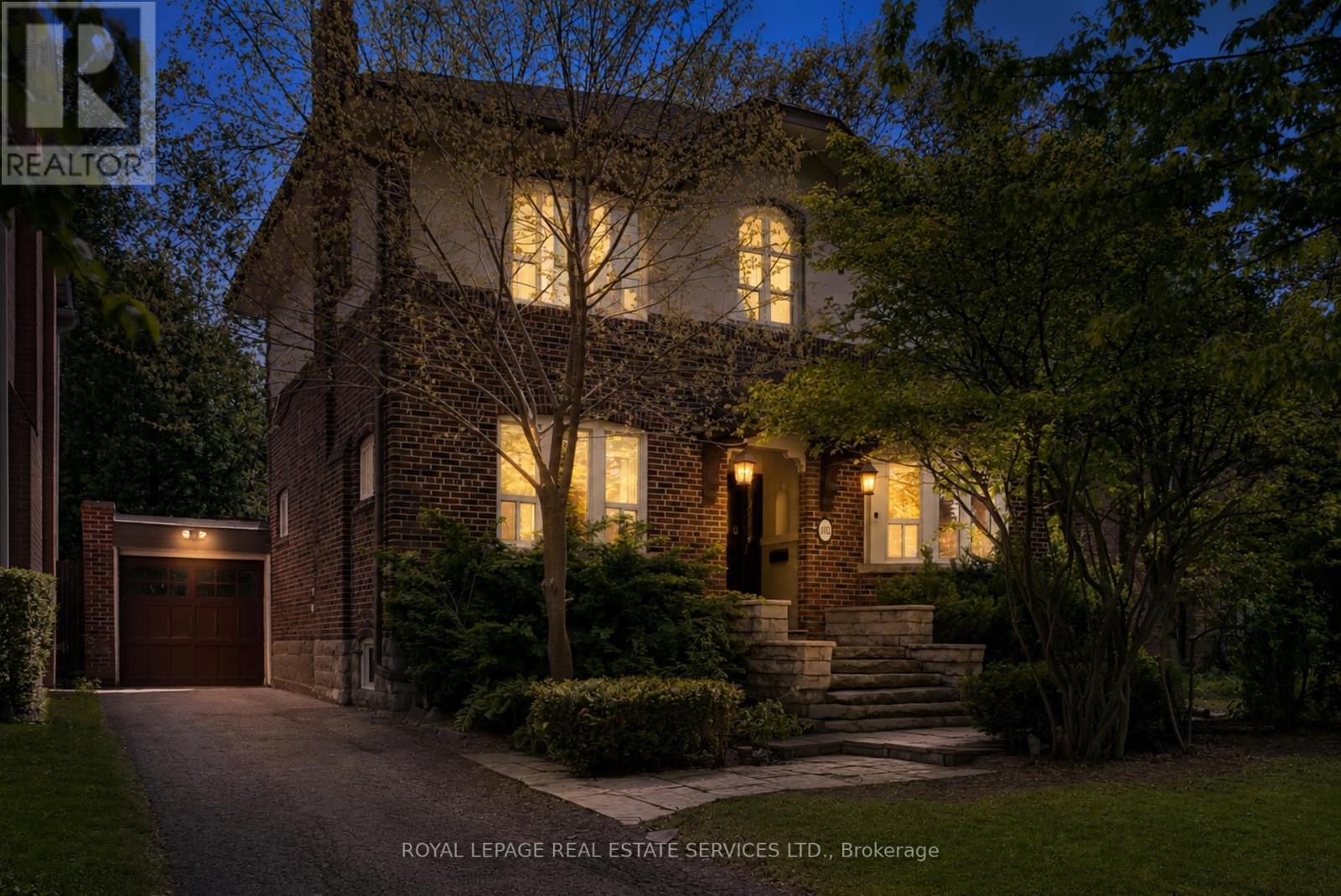 202 DINNICK CRESCENT, Toronto, Ontario