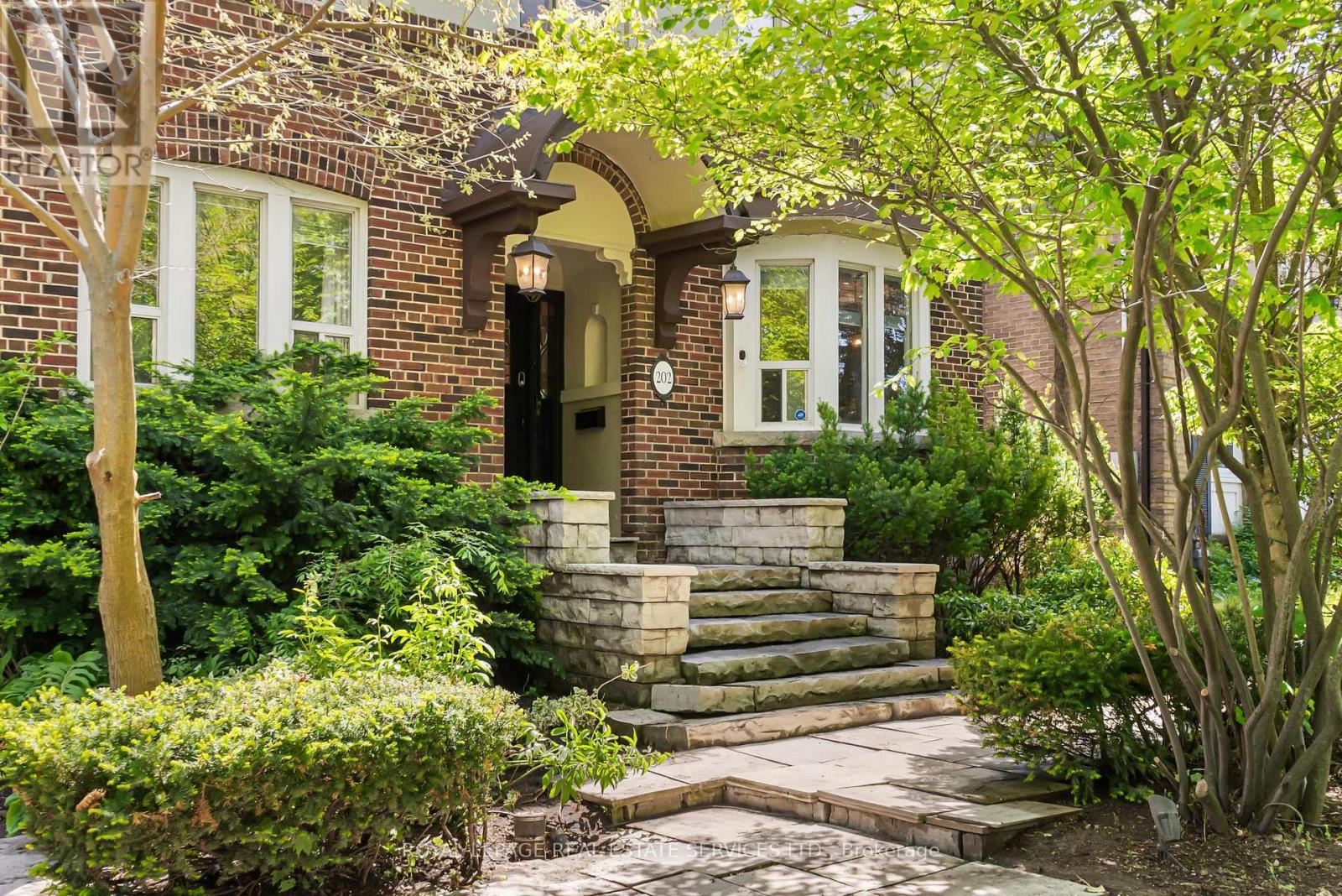 202 Dinnick Crescent, Toronto, Ontario  M4N 1M3 - Photo 2 - C13212630