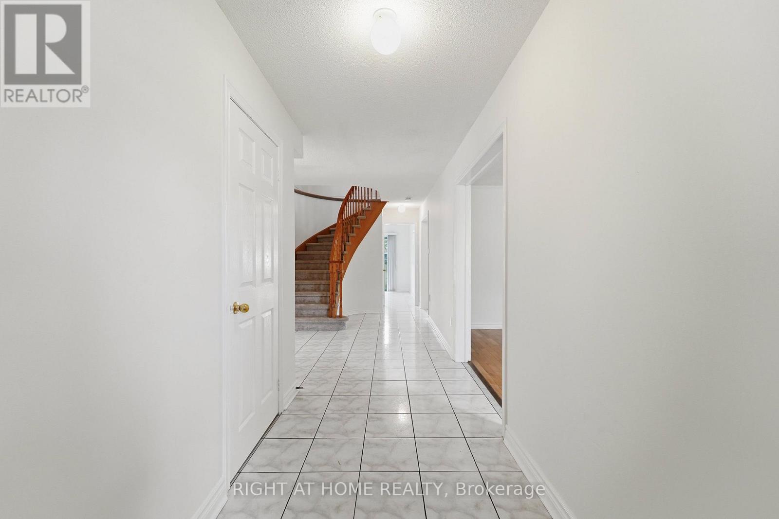 17 Bilbermar Crescent, Richmond Hill, Ontario  L4S 1B8 - Photo 3 - N13212606