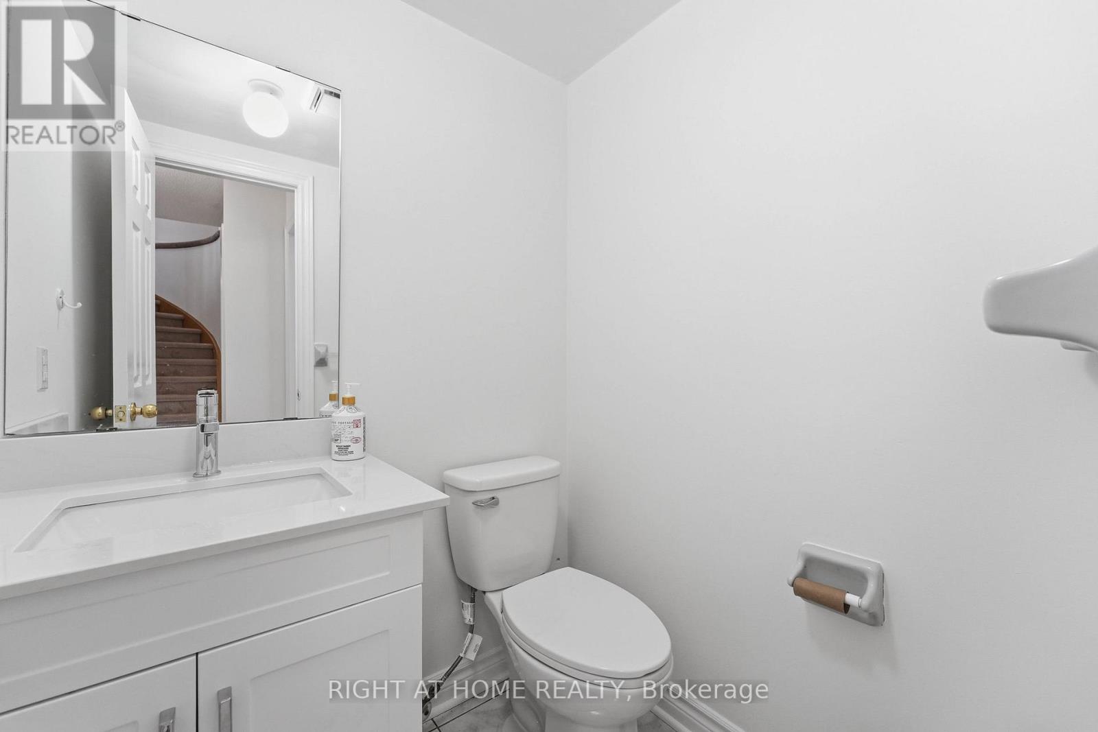 17 Bilbermar Crescent, Richmond Hill, Ontario  L4S 1B8 - Photo 4 - N13212606