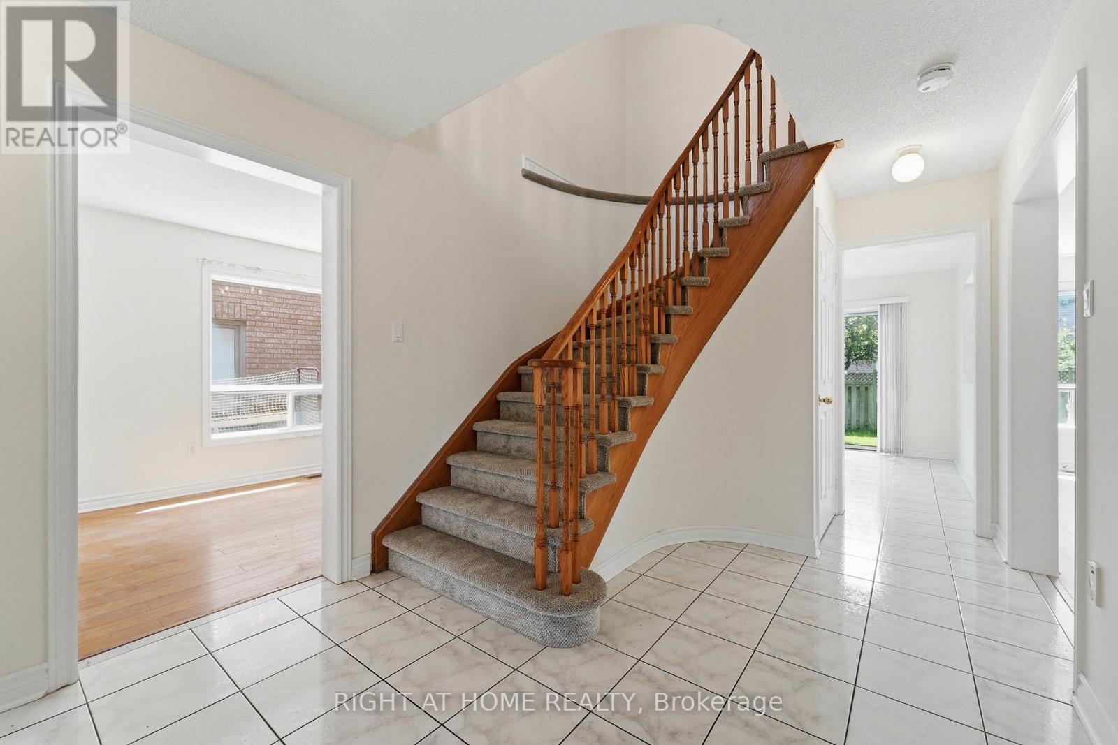 17 Bilbermar Crescent, Richmond Hill, Ontario  L4S 1B8 - Photo 6 - N13212606