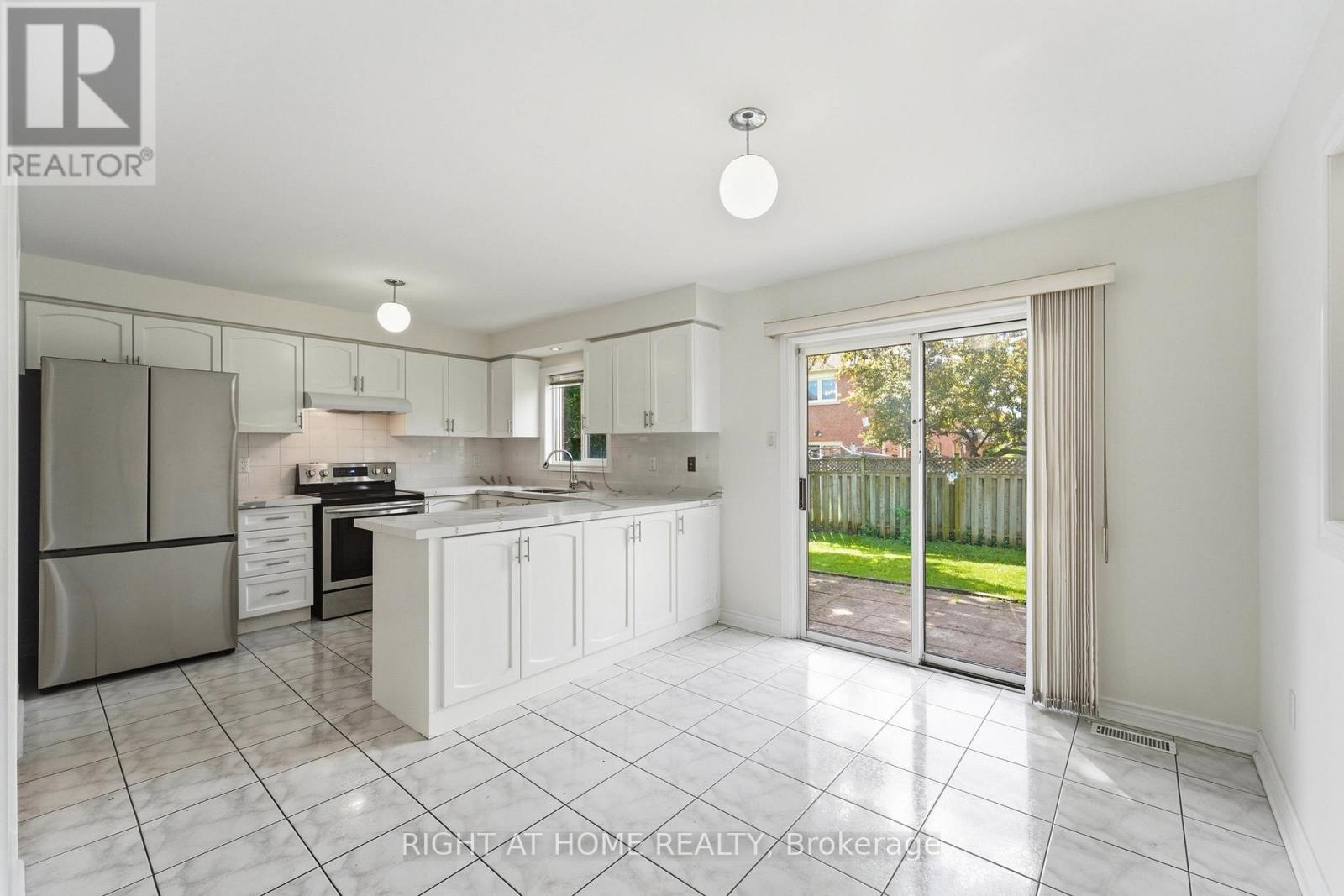 17 Bilbermar Crescent, Richmond Hill, Ontario  L4S 1B8 - Photo 8 - N13212606